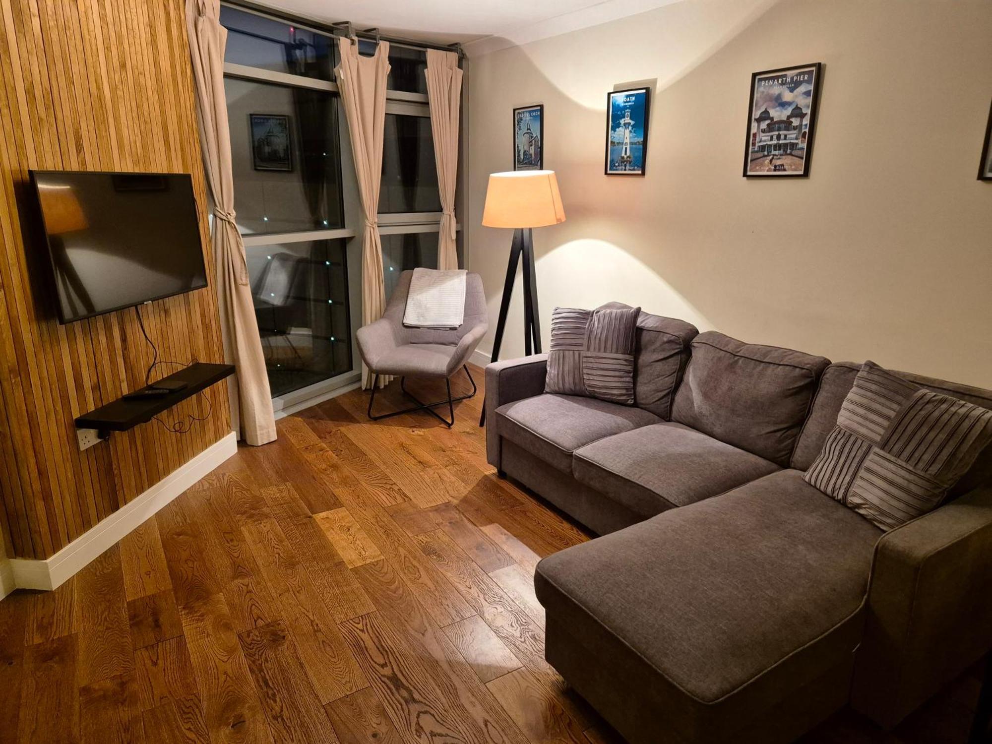 Ultra-Luxury City Centre 2 Bed Apartment, With Free Parking 카디프 외부 사진